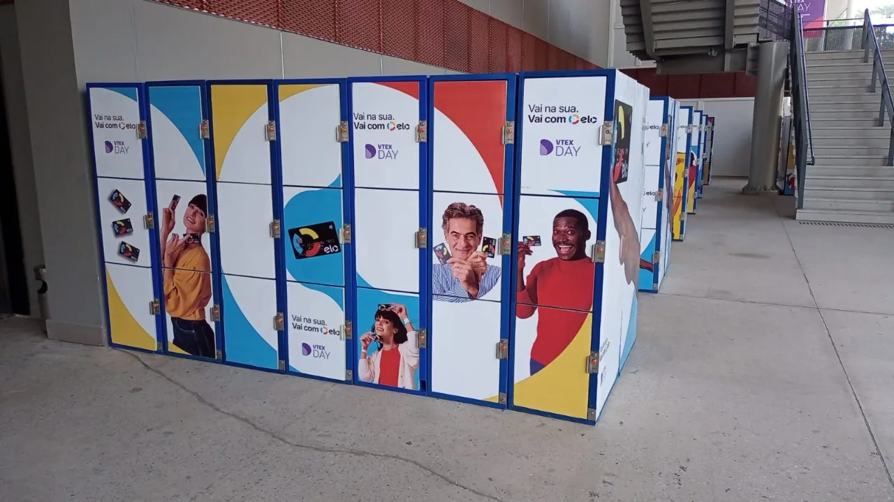 Armários Malex com portas personalizadas no evento VTEX